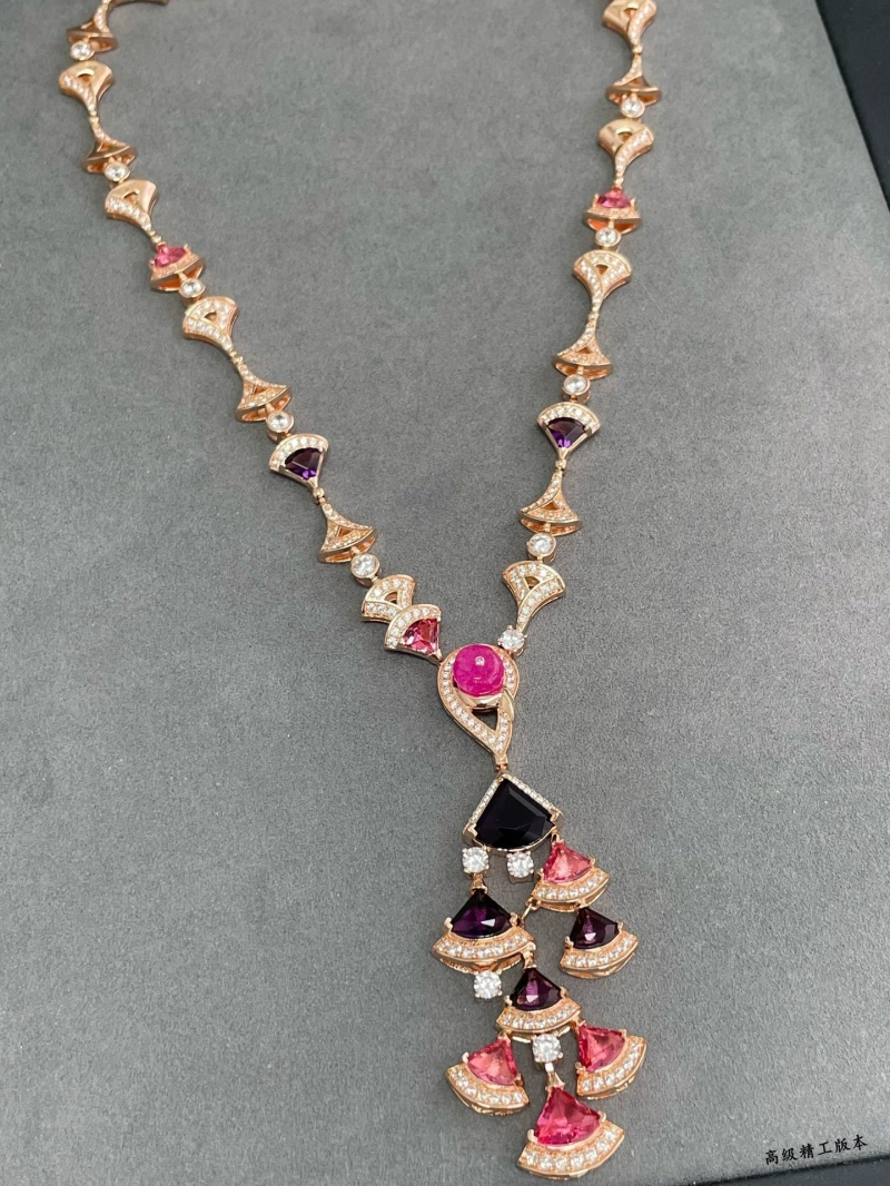 Bv1g*ai necklaces